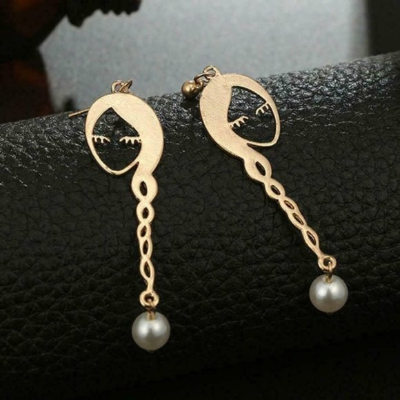 New Silhouette Face Dangle Gold Pearl Earrings - Picture 2 of 5